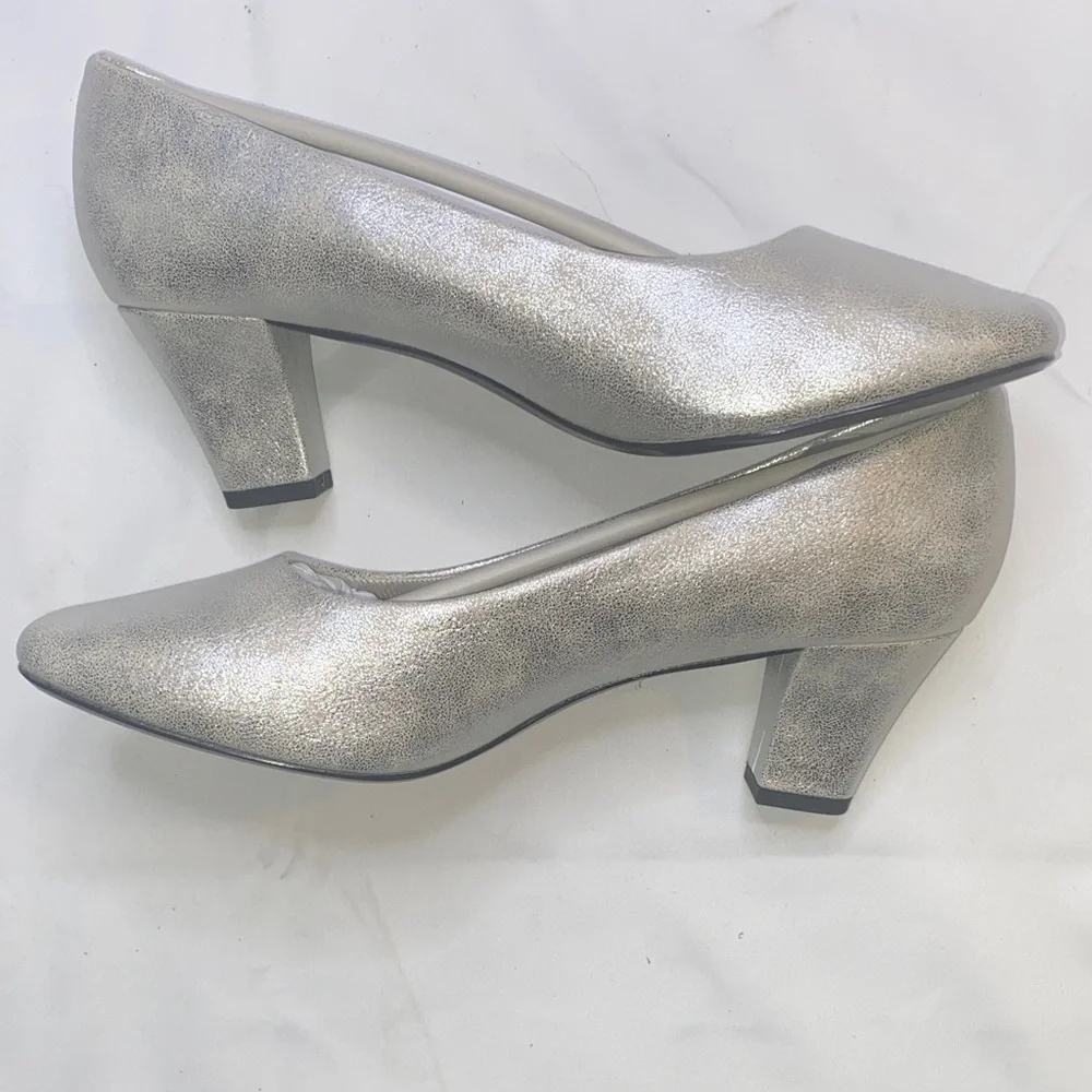 Elegant Easy Street Ballari Womens Round Stiletto Heel‎ Pumps